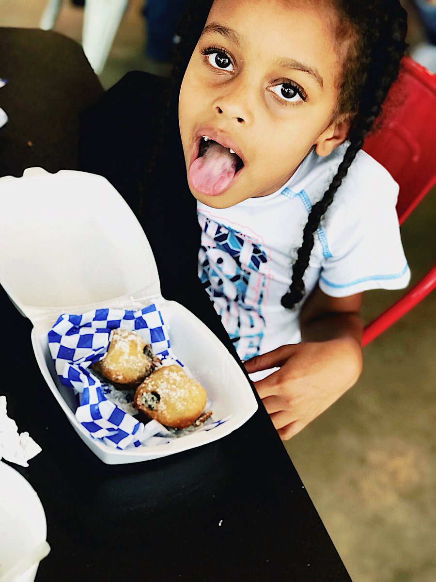 BeanznKornbread's tweet photo. Baby Bread enjoying Fried Oreos n chicken lol - Bread #thechickenshack #hungrylife https://t.co/vtRTML7usj