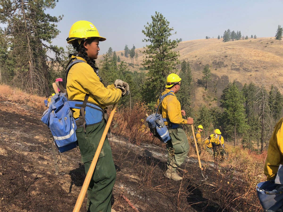 EA_IMT's tweet photo. Members of the Washington National Guard continue to serve on the front lines of Angel Springs Fire today, August 8th. They brought a helping hand with their two crews, air resources and communications equipment to enhance firefighter safety. @WANationalGuard #AngelSpringsFire https://t.co/tEtMxWFpc6