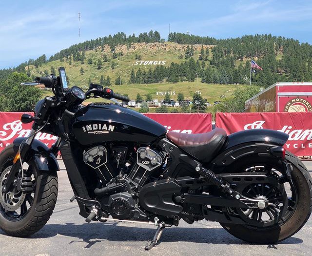 ROKFORM's tweet image. 📸: @tonycarbajal ⠀⠀⠀⠀⠀⠀⠀⠀⠀
#rokform #beyondprotection @indianmotorcycle 
@indianthrillshow 
#sturgis2018 #indianscout #indianthrillshow #sturgis #motorcycle #handlebarmount