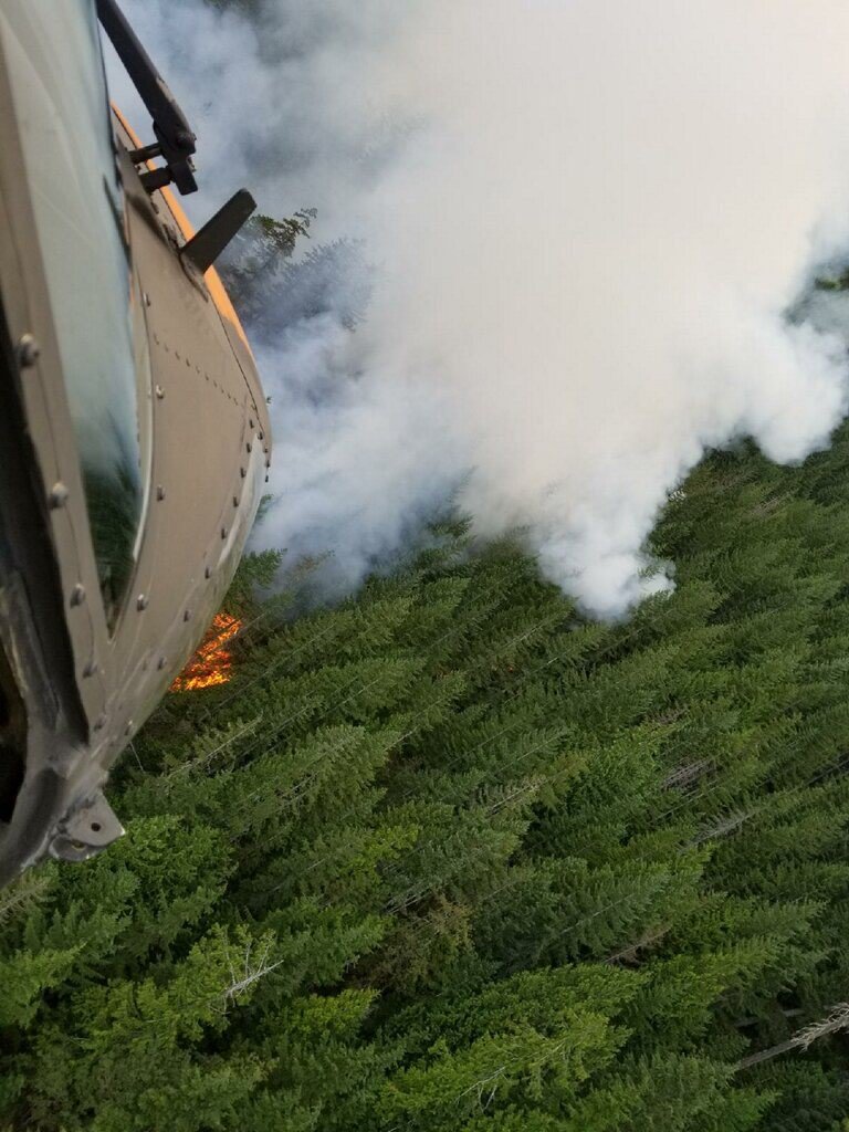 WANationalGuard's tweet photo. Flying over #WaWILDFIRE the @WANationalGuard has been busy, dropping more than 130,000 gallons of Water on the #SheepCreekFire , #AngelSpringsFire and #MapleFire https://t.co/gCEOKtENZP
