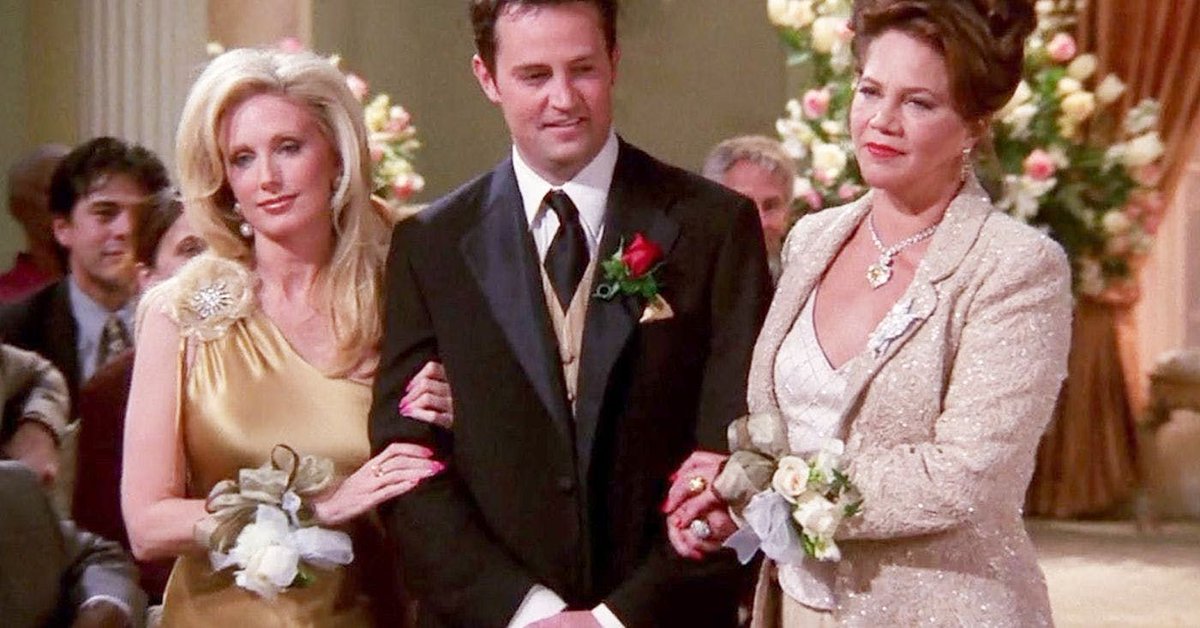 StylistMagazine's tweet photo. This Friends star's comments have highlighted the big problem with workplace cliques https://t.co/ylN4IW7gSd #friends #kathleenturner #officebully https://t.co/x2DM9Obrrt