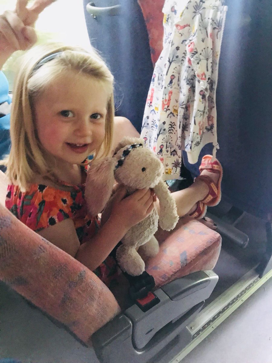 Mae Bwni ar goll ar faes yr Eisteddfod ers dydd Mawrth! ☹️Ffrind mawr i Gwenllïan ers ei geni. Plis rhannwch a chysylltwch os daw i'r golwg. <a href="/eisteddfod/">eisteddfod</a>