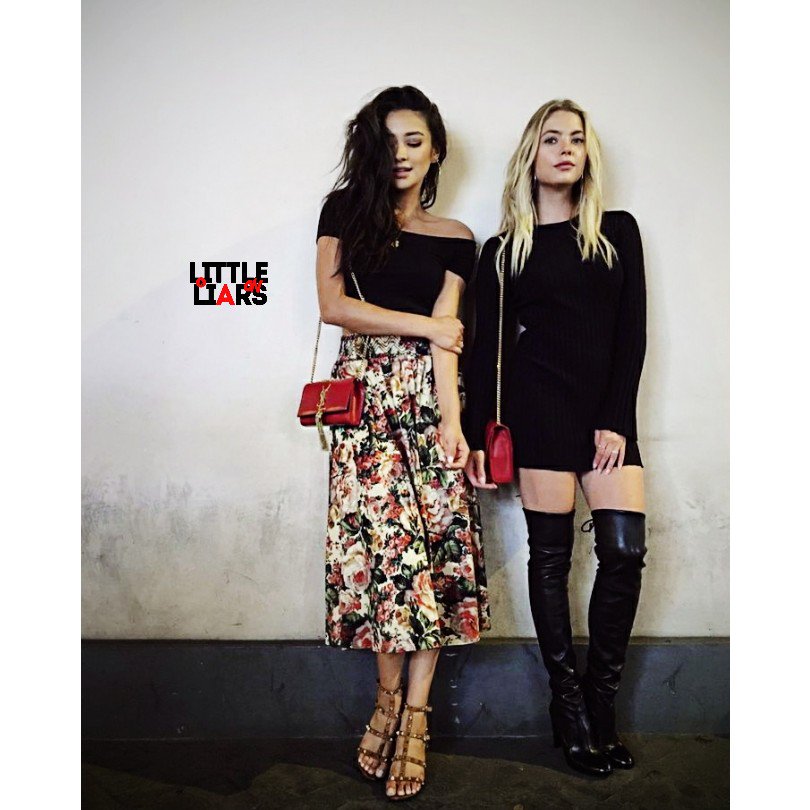 canyong10000000's tweet photo. buttahbenzo e seus looks na parede❤ https://t.co/lVsU9b6Ew7