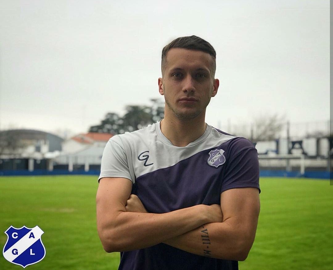 ReservaCDM's tweet photo. #EXReservaCDM Para el torneo 2018/19 los jugadores sin contrato en Morón, Duben y Flores ya tienen sus destinos confirmados en Primera C y serán Lamadrid e Ituzaingó respectivamente. En el caso de Maximiliano Jeréz su destino es Fénix en la BMetro https://t.co/CcSPLJ9fZG