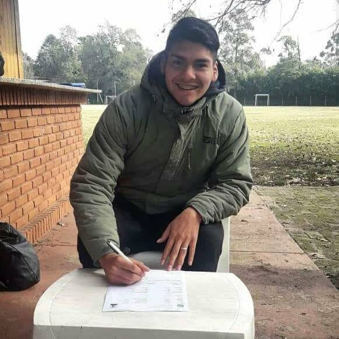 ReservaCDM's tweet photo. #EXReservaCDM Para el torneo 2018/19 los jugadores sin contrato en Morón, Duben y Flores ya tienen sus destinos confirmados en Primera C y serán Lamadrid e Ituzaingó respectivamente. En el caso de Maximiliano Jeréz su destino es Fénix en la BMetro https://t.co/CcSPLJ9fZG