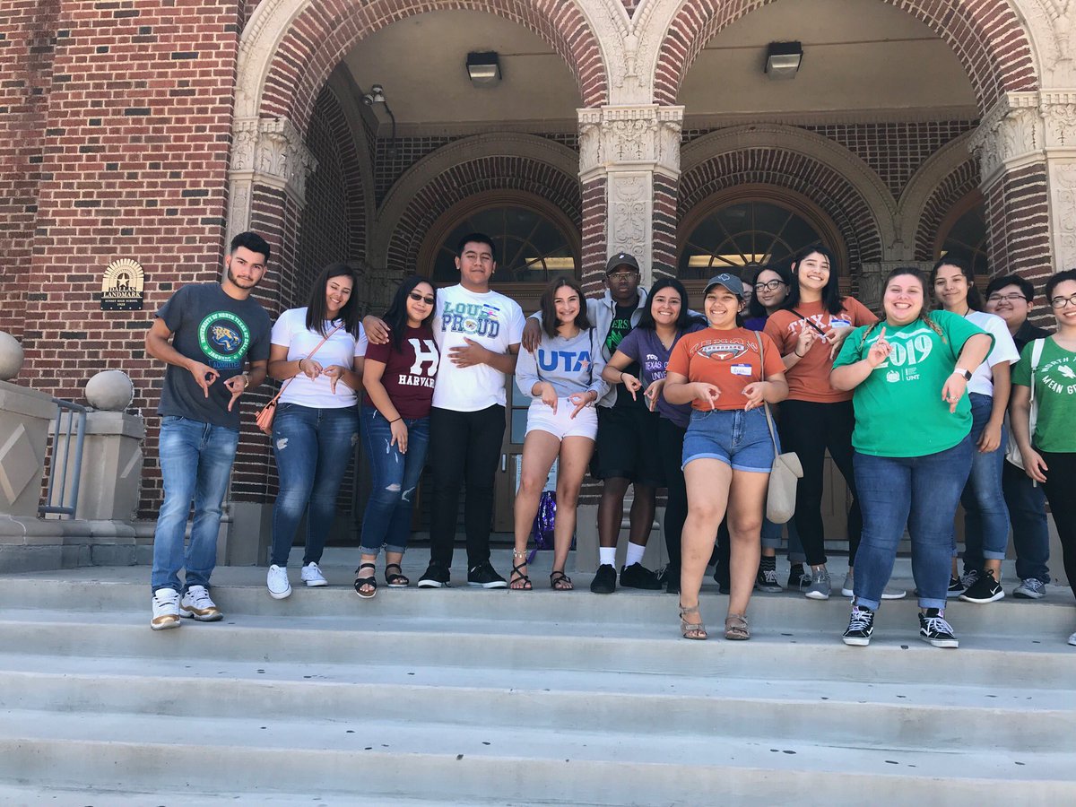 Sunset_Bison's tweet photo. Proud of our team and student leaders. Senior students developed an amazing 3 day freshman bridge camp. Focused on team building , academic pathways and school pride. @dallasschools @MRamirezDISD #sunsetbison https://t.co/aKzvQh68Dw