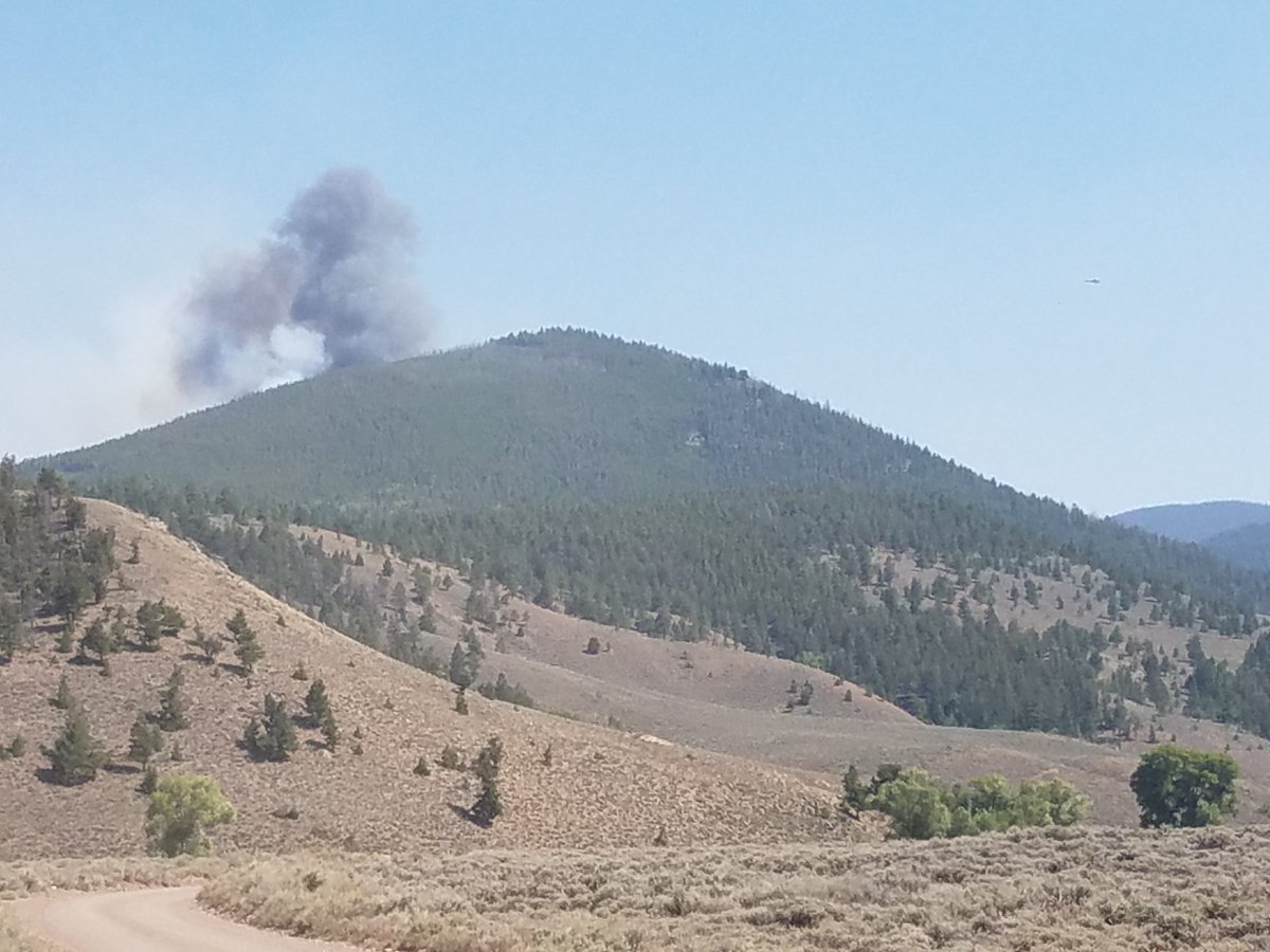 GMUG_NF's tweet photo. #GreenMountainFire Update- 25 miles SE of Gunnison-Approx 12 acres burning in Needle Creek Reservoir area. 0 % contained. 
More Info: https://t.co/x64T1i0DE8 https://t.co/y9BatYnzxN
