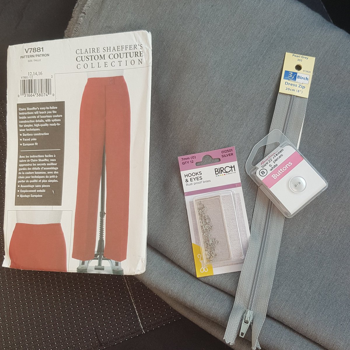 AtomicMum's tweet image. Started today with a visit to the craft store.

These will be my pants for my Institute cosplay!!

#voguepatterns #sewing #handmade #birch #Spotlight #cosplay #Fallout4