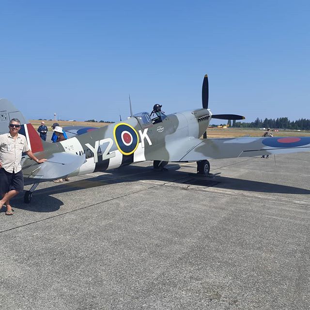 Posing with the #Y2KSpitfire shortly after the arrival in the #comoxvalley #podcreative #weareyqq ift.tt/2OTDwiQ