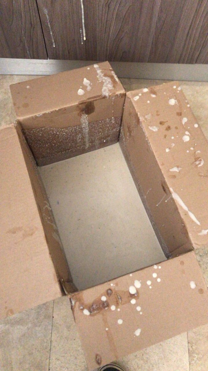 ampa90's tweet photo. @DHLMex  pésimo servicio! Mandé una caja de 30 chiles y otra de nogada, pague 3,500  pesos y los chiles no llegaron y la nogada llegó para la basura 🤬🤬🤬🤬🤬🤬🤬 https://t.co/9rM0oyPkwd