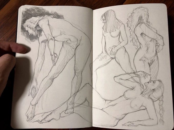 Some figure sketches today #sketchbook #figuredrawing 
