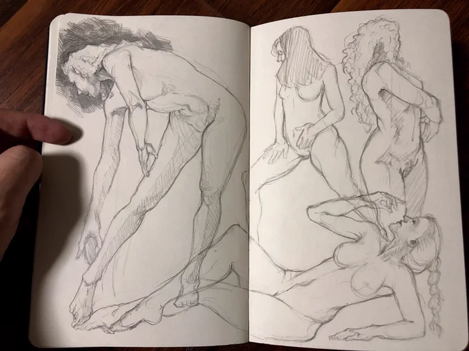 Some figure sketches today #sketchbook #figuredrawing 
