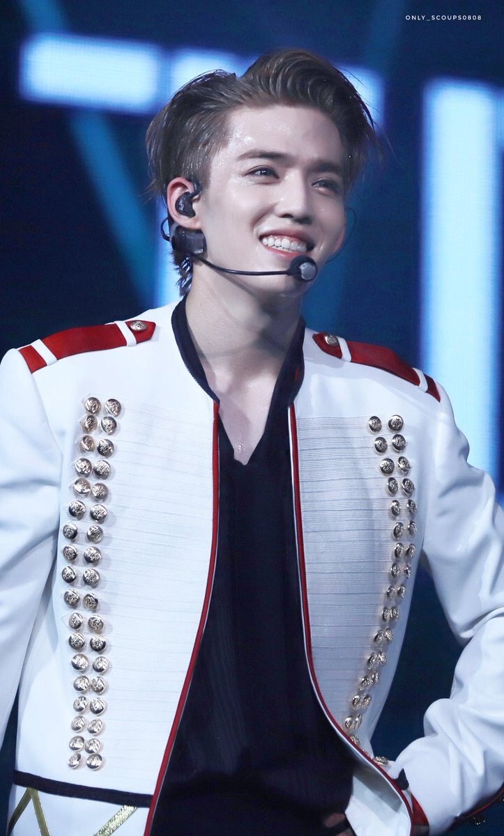 hansolvenus's tweet photo. Do outro lado do mundo, 12 horas de diferença e eu posso ter me atrasado um pouco porém mandei todas as energias positivas pra ele. Choi Seungcheol não é só o líder do Seventeen. Ele é a própria resiliência e sabedoria. Ele é um dos meus 13 pilares. #Generalization_Leader_Day + https://t.co/Hwn3bJ5iHb