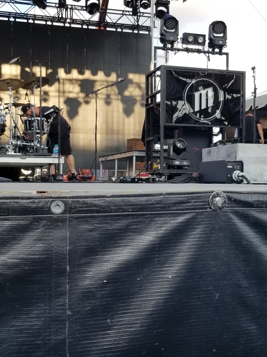 TimReitz82's tweet photo. @Michaelraymusic @MichaelRayFans @M_R_Junkies  ain't nothin better than front row in Brew City!!! https://t.co/5NZiNO8y8r