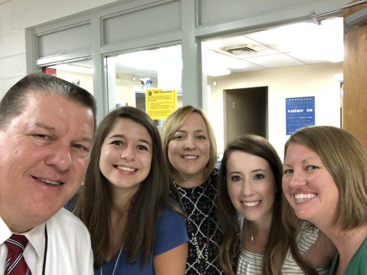 DrLeeZiegler's tweet photo. Great first day @DaisyElem! Students and teachers excited to start a new year. Best part of the day? Listening to 4th graders talk about our Daisy 10 Essentials! #daisypride @HCSNorthRiver @hamcoschools #HCSday1 https://t.co/uDgMiA79PT
