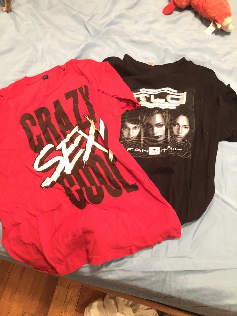 Therealronnyb's tweet photo. Less than 2 days until I see @OfficialTLC @TheRealTBOZ @officialchilli   Big question is what shirt do I wear‽‽‽ https://t.co/Wye6pxK8Kt