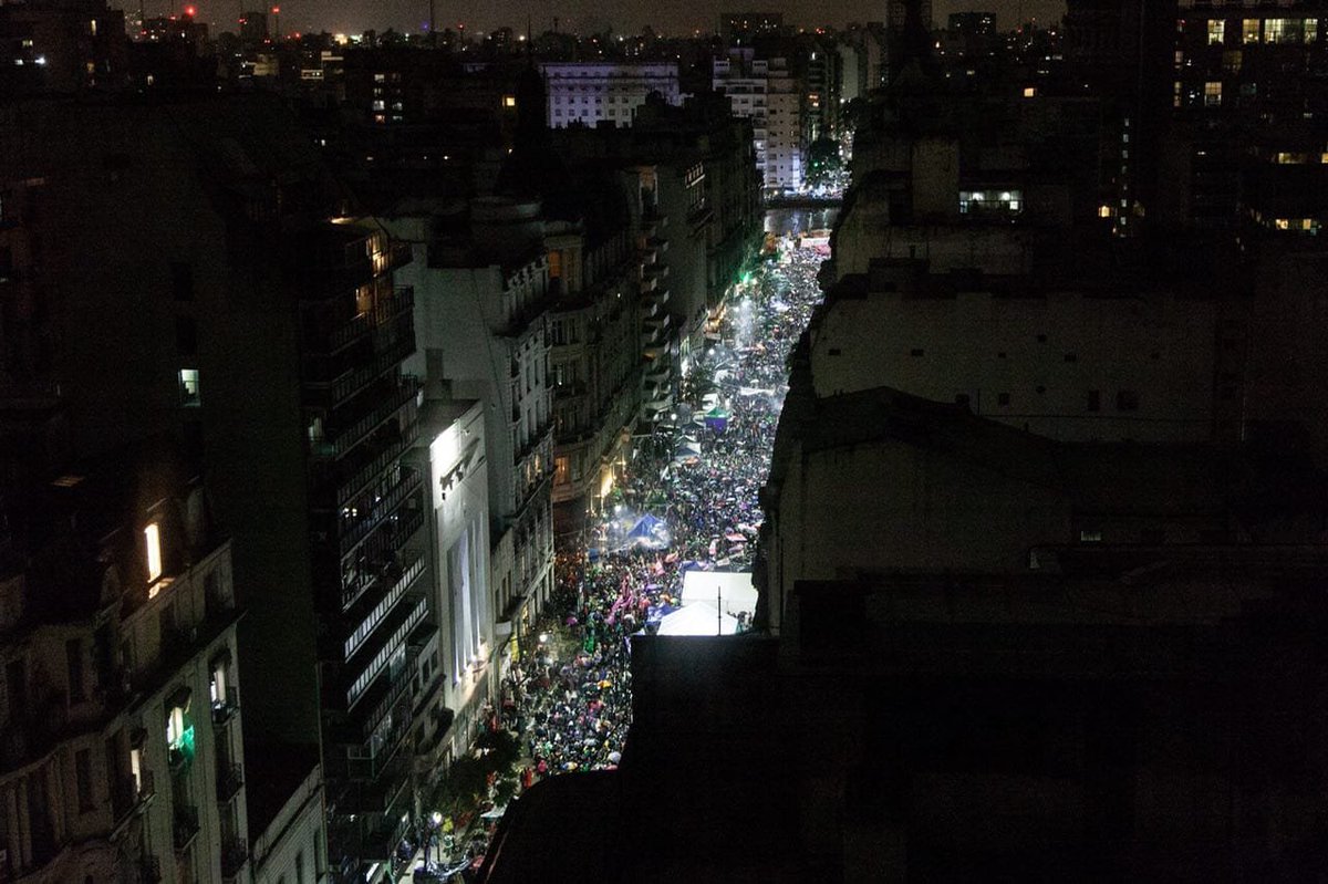 CampAbortoLegal's tweet photo. #8ASeráLey 💚 | Somos millones en las calles de todo el país y el mundo.  #EstamosHaciendoHistoria #EnLaCalleYaGanamos #LaCalleYaVotó #EsHoy #AbortoSesiónHistórica https://t.co/DLTsXR3hbl