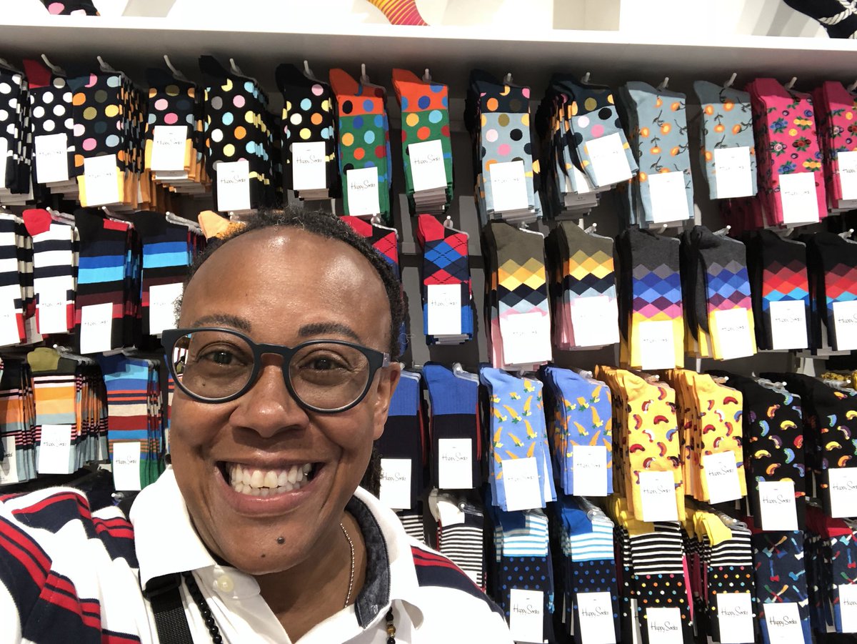 Flomoshun's tweet photo. #Happysocks I found them!!!  #shesocks #swedensocks #Sockministry #houseoflemond @houseoflemond https://t.co/Oc6ZhUuE7F