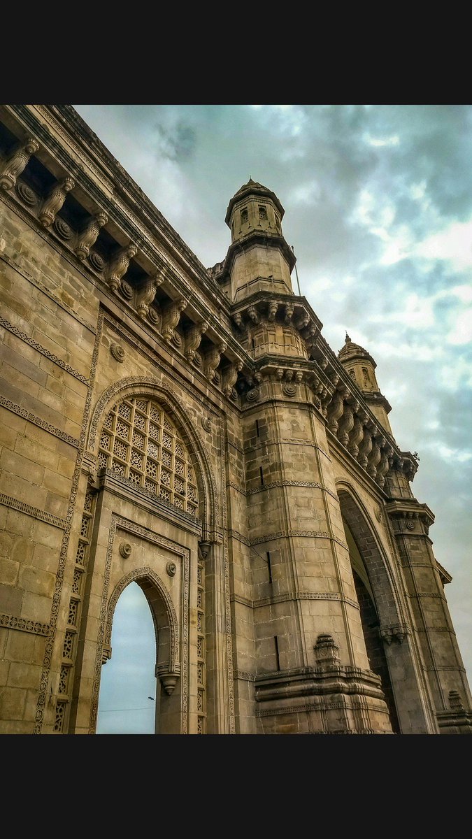 amidst the hustle and the bustle of the #mumbaikars travelling through out the seven islands in a city famous for its name as the #citythatneversleeps  #gatewayofindia stands tall bringing people all around the world to admire its beauty, heritage and giving a sense of content.