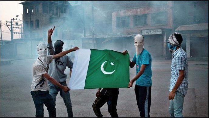 xXx_l0k's tweet photo. اس بات میں کوئی شک شبہ کی بات نہیں ہے کہ کشمیری بھائیوں نے ہر میدان میں پاکستان کی بقا کی جنگ اپنے خون دے کہ لڑی ہے وہ چائیے سات لاکھ افواج کے سامنے ھوں یا پھر آپریشن کی زد میں ھوں پاکستانی قوم سے پرزور اپیل ہے__⁦🇵🇰⁩⁦🇵🇰⁩
👇👇
#FreeKashmir #SaveArticle35AForKashmir https://t.co/A3B5DIt6aj