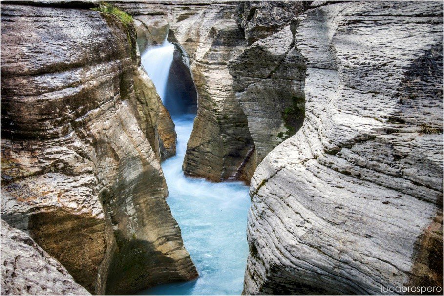 YourAbruzzo's tweet photo. Guardate che spettacolo! Vi assicuriamo che siamo in Abruzzo, nella selvaggia valle dell’Orta, non lontano da Bolognano (Pe) e Caramanico Terme (Pe). 
 👉https://t.co/2boBUXeEB7 Ph L.Prospero
#Abruzzo #turismo #smartabruzzo https://t.co/cQ6qhpDROH