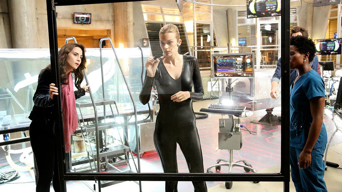 MedInfinityES's tweet photo. El laboratorio se ve obligado a entrar en cuarentena cuando descubren que una víctima portaba un virus mortal. Nuevos capítulos de #StitchersEnDivinity @divinity_es https://t.co/uLdUXDwZ9r https://t.co/3Jj2ttSCNW