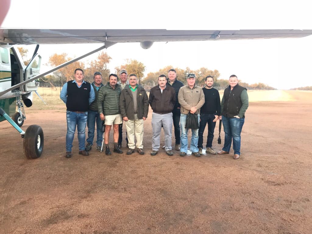 studgamebreeder's tweet photo. There is nothing quite like being close to the excellence of @NyumbuGame 
#clientflyintrip #SGB2018 #gameauction #wildsveiling #gamebreeders #wildboer https://t.co/RQeoZrvVjo