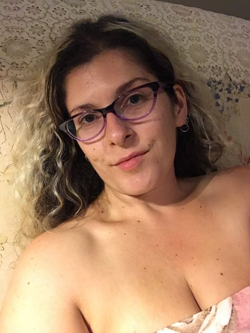 Waiting on a friend to bring me some burning man loaner supplies, and then I will be live on cam! Check<a href="/tag/kitchenwitch"class="tags"><span>#kitchenwitch</span></a>