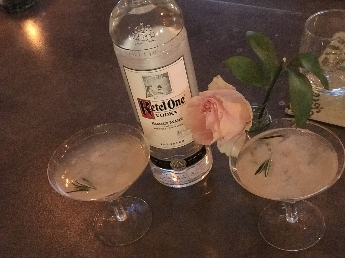 Keys_Cocktails's tweet photo. Ketel One perfection 👌🏼 #diageorep #ketelone #saltyrooster #summerlibations #paradise #keywest https://t.co/zxi1Z6EJLF