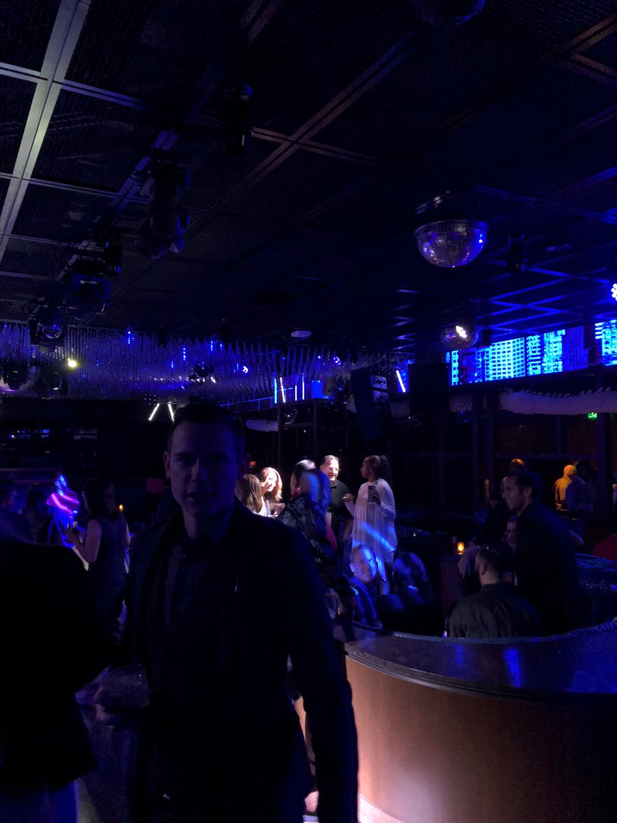 susandavieswfg's tweet image. #EvolveWithWFG Nationwide party in Vegas