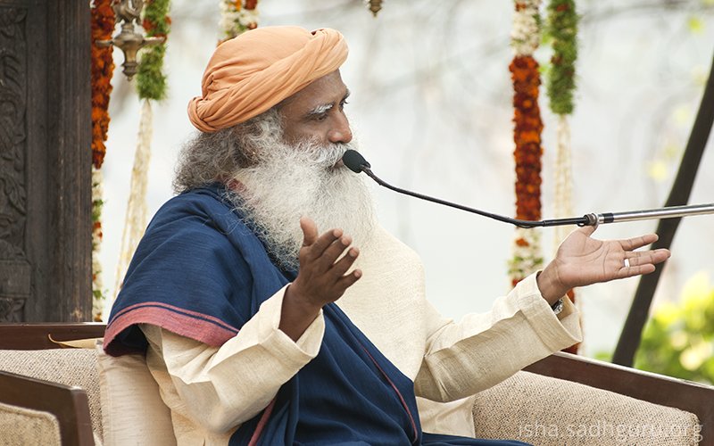 SadhguruJV's tweet photo. There are no problems, only situations. It’s in how you approach them. #SadhguruQuotes https://t.co/NPt7XbeObS