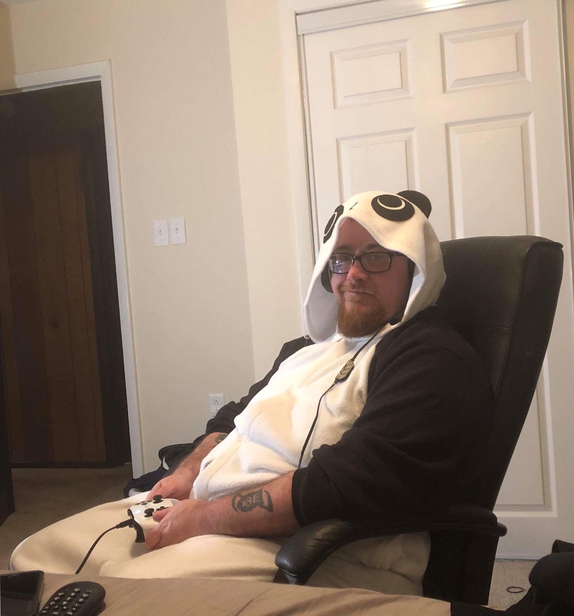 MarcusSimanson's tweet photo. The things I do for my stream! LOL https://t.co/2Rh1t8svBI