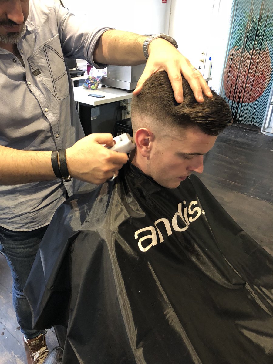 Smashitau's tweet photo. SMASHING out cuts with this baby @AndisCompany #uspro #fade #clipper &amp; #profoil  #shaver 🙌 https://t.co/QiA8M37BY4
