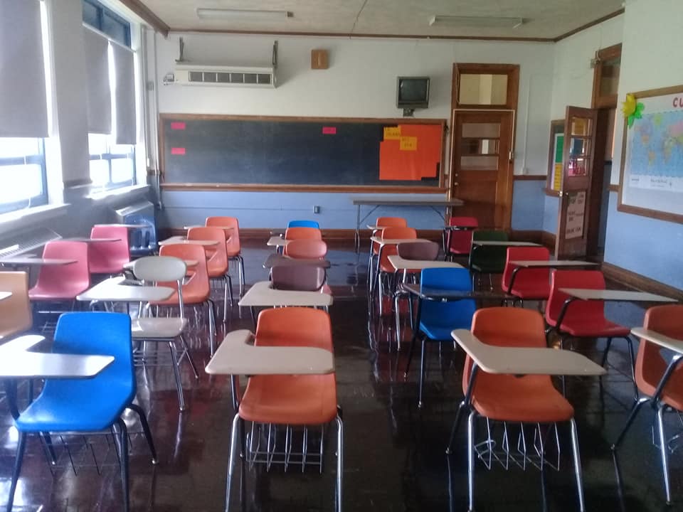 dalgismejia1's tweet photo. My Spanish classroom is ready to receive parents and students at BHS, because Together we are better¡ #howiparticipate https://t.co/2zJRSe4Hdb