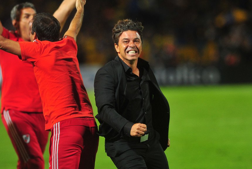 AhListoQueBoca_'s tweet photo. HOY RIVER Y VOS TIPO ⚪❤⚪ https://t.co/1fHaaJehaM
