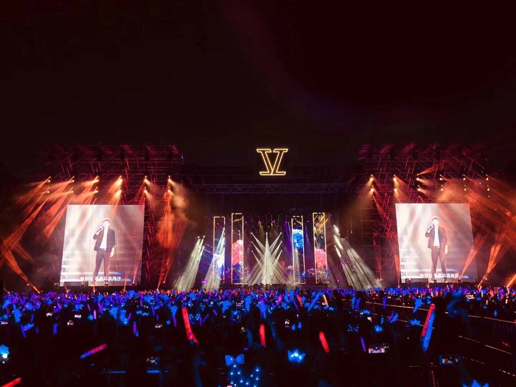 EagleTruss's tweet photo. Eagle Group Supports the Jason Zhang Concert in Beijing's Prestigious Birds Nest.
We provided 800 meters of our plated bolt truss.
450x450 1m-2m-3m 
450x600 3m 
On top of this we also provided 110 hoists 80 CM
30 CM 1ton 
Eagle Group with you today tomorrow, always. https://t.co/R0e8gtH74y