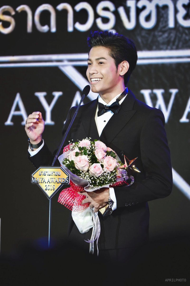 APRILPHOTO8's tweet photo. ยินดีด้วยนะคะพี่สิงโต

@stjinx_maya #SingtoPrachaya 
#MayaAwards2018 https://t.co/pkdEfomF36