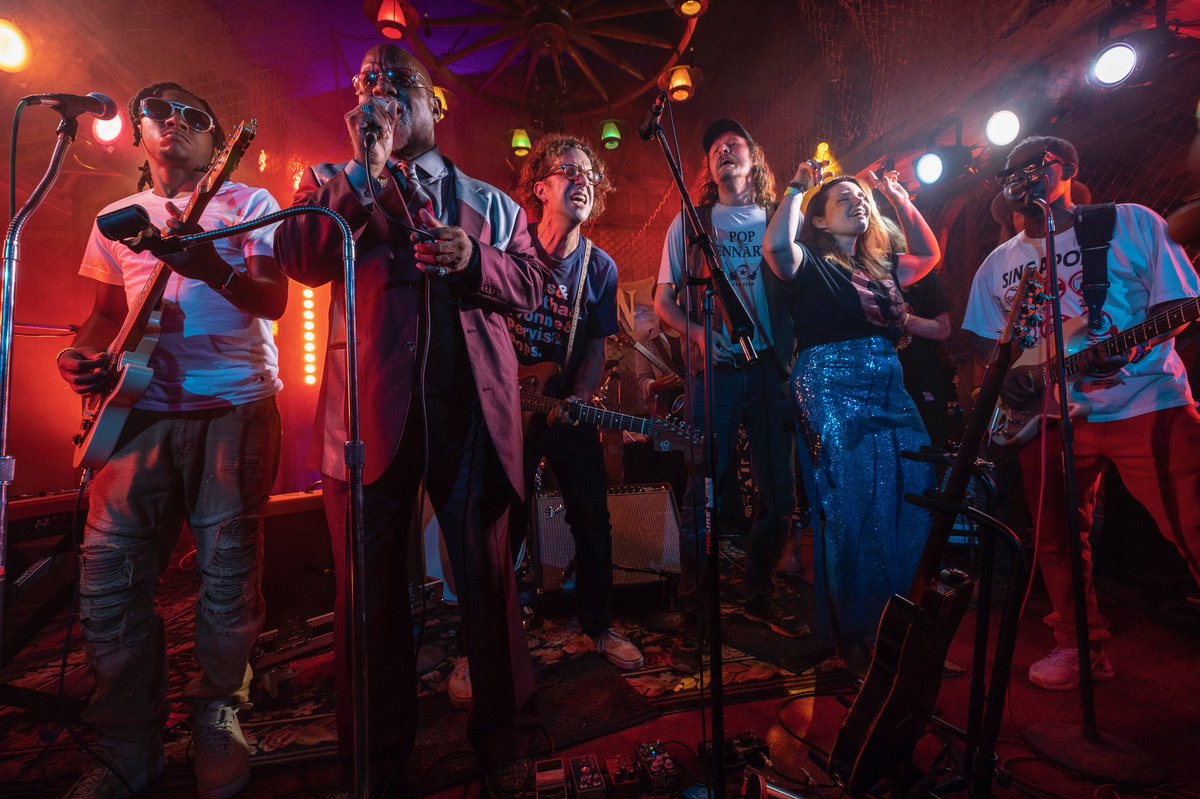 pickathon's tweet photo. Thinking back to this insanely special moment during @philcookmusic when all these incredible song birds made pure magic 🙏 #pickathon2018
-
📷 by Sean Mathis https://t.co/Qd8w1GN18D