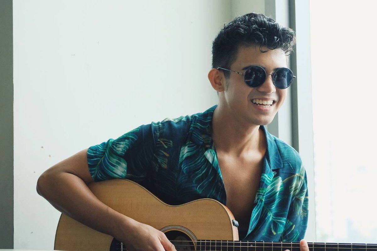 InigoDPascual's tweet photo. make someone smile today! 
itll feel a lot better https://t.co/Vbb7JxfV41