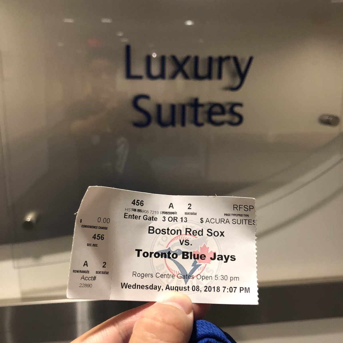MoVernie's tweet photo. I had loads of fun 2night at the #CTV Box Suite.
Got my Aaron Sanchez giveaway jersey. Saw the best team in da league in the Boston #RedSox.
Special thx to @CTV_PR 4 the Exclusive VIP Private Party.
#TSN #BoxSuite #BlueJays #Jays #BaseBall #PrivateParty https://t.co/NyPbLzMQMK