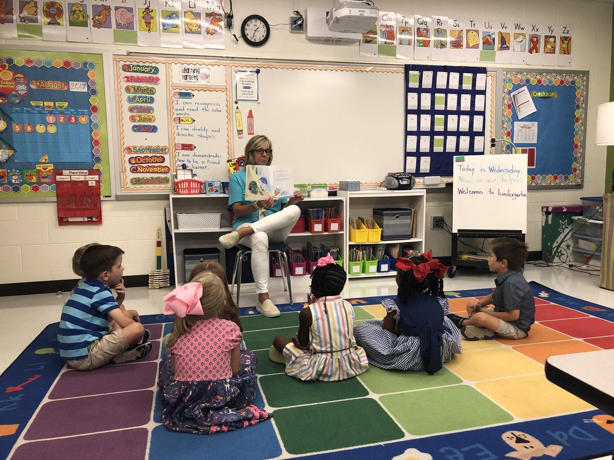 kelmac1029's tweet photo. The read-aloud...the backbone of a literacy classroom. #Magnolialearns #TrussvilleLearns #supportinglearningeveryday https://t.co/LjcY8ahNin