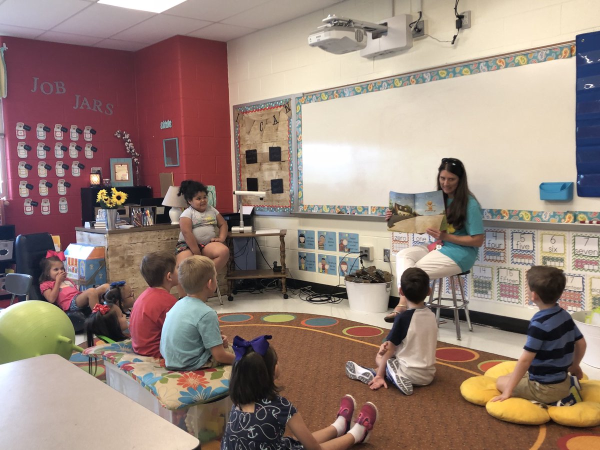 kelmac1029's tweet photo. The read-aloud...the backbone of a literacy classroom. #Magnolialearns #TrussvilleLearns #supportinglearningeveryday https://t.co/LjcY8ahNin
