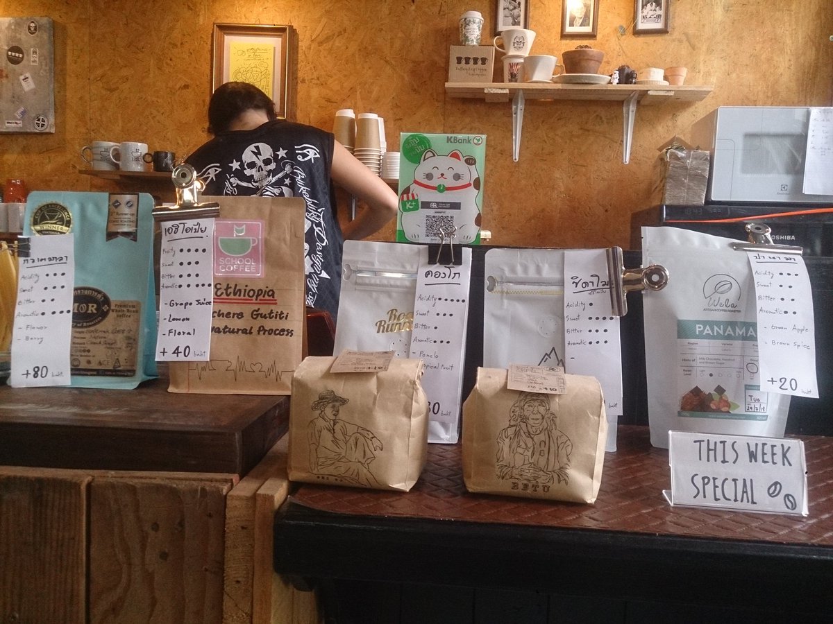 icebearnual's tweet photo. มีเม็ดกาแฟดีๆอีกเยอะแยะให้ได้ลองกันที่ร้าน rustic barista #รีวิวโคราช 
ร้านอยู่เลยสนามกีฬากลางมานิดหน่อยแล้วเลี้ยวซ้ายเข้าซอยสนามหญ้าเทียมksb พอเจอสี่แยกให้เลี้ยวขวามาอีกนิดนึงก็จะเจอร้านอยู่ฝั่งซ้ายมือ https://t.co/9nquN9IUwD