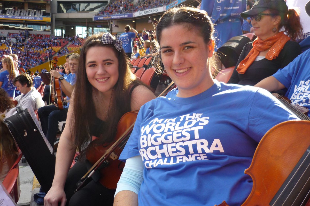 SAOrchTO's tweet image. #GuessWho? This #SAOkidpics in a #LandDownUnder, just before our principle #viola player moved to Canada.  This #WorldsBiggest #Orchestra Challenge, part of @qldmusicfest; 7,224 musicians gathered @suncorpstadium in Brisbane to #BreakTheWorldRecord for largest orchestra playing!