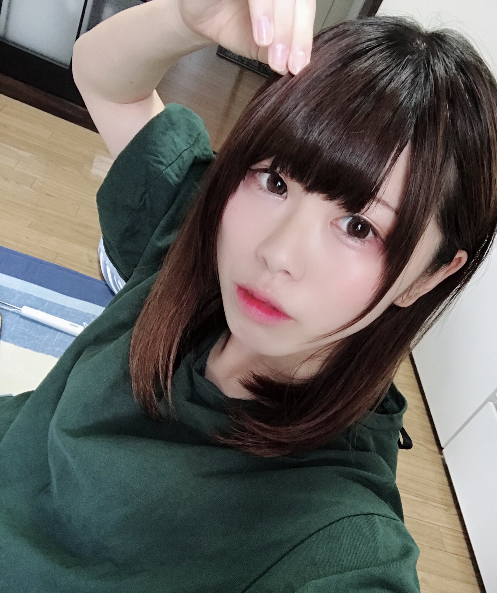 O Xrhsths まきら Sto Twitter 前髪重たい系似合わぬな 個人的にはギザギザ前髪のがいいかなっと思うからギザギザ希望しよかな ってか髪の毛伸ばすって決めたけどもう切りたい すごく切りたい ショートがよき T Co Zgkefsupmx Twitter