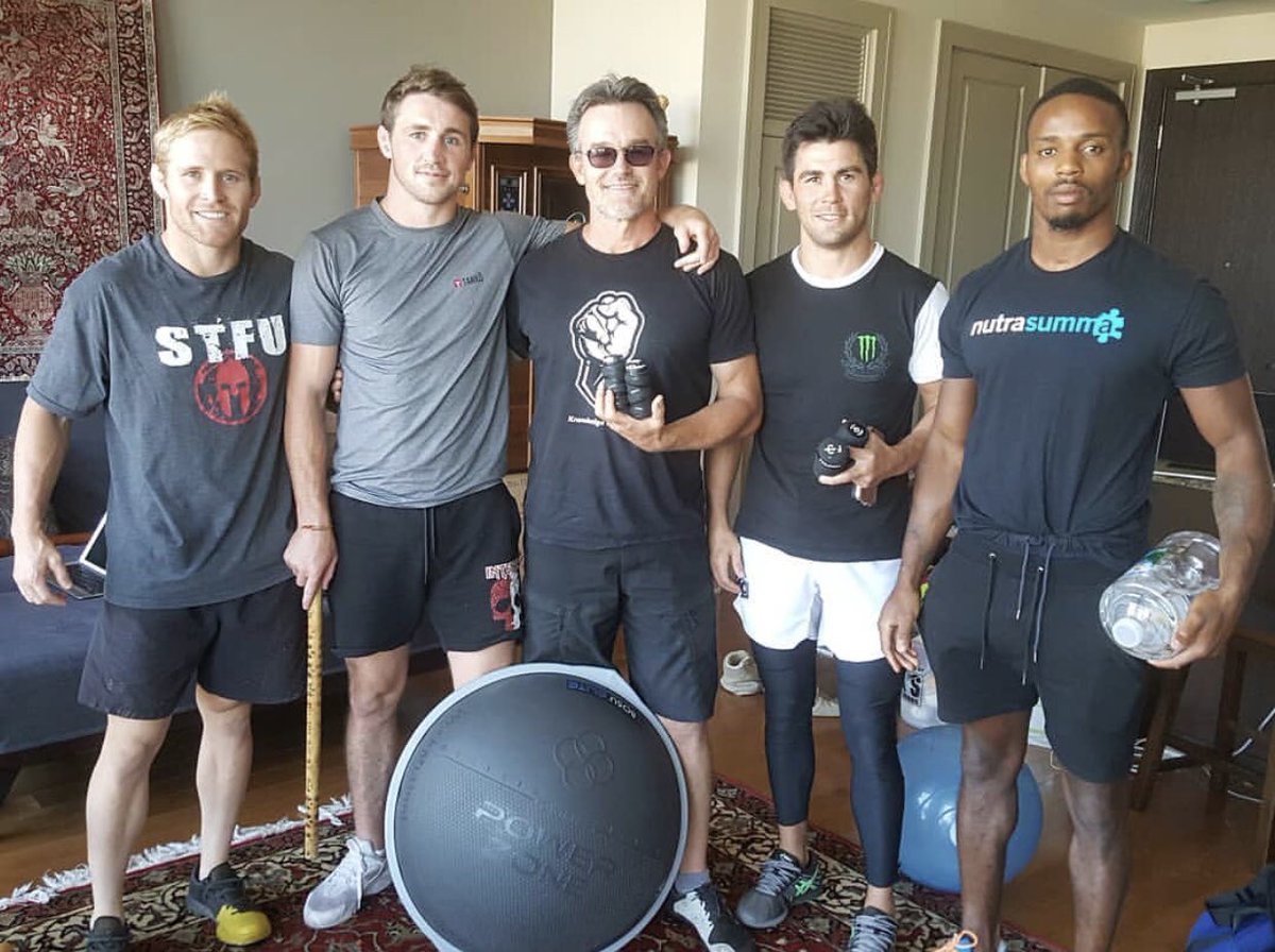 DominickCruz's tweet photo. ╳ QUALITY workouts with the squad @TheDavidWeck @brenz264 @GoodsiteKalin  ╳
.
#DominickCruz #DomCruz #TeamCruz #CruzAlliance #UFC #MMA 
.
Snapchat | DomCruz619
Twitter | @DominickCruz
Web | https://t.co/0hAwOxEWI0 https://t.co/Pu7v9qD5hH