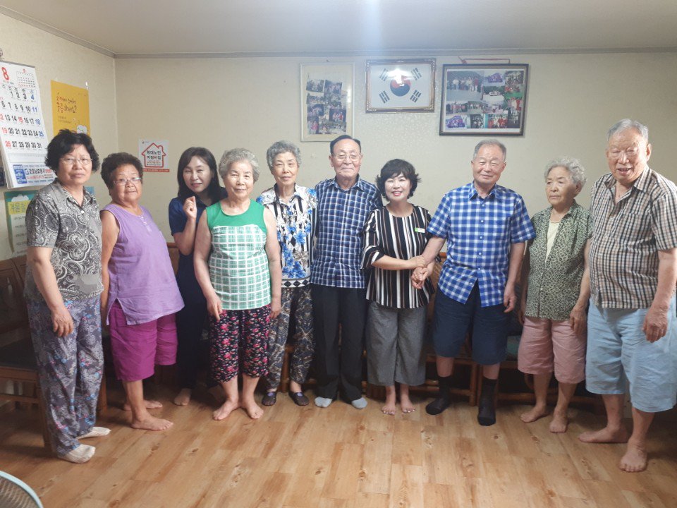 무더위도 한 숨만큼의 미소로 날려버릴수 있습니다. 어르신과 함께하는 시간이 힐링이 되고있습니다.

#성남시 #야탑3동