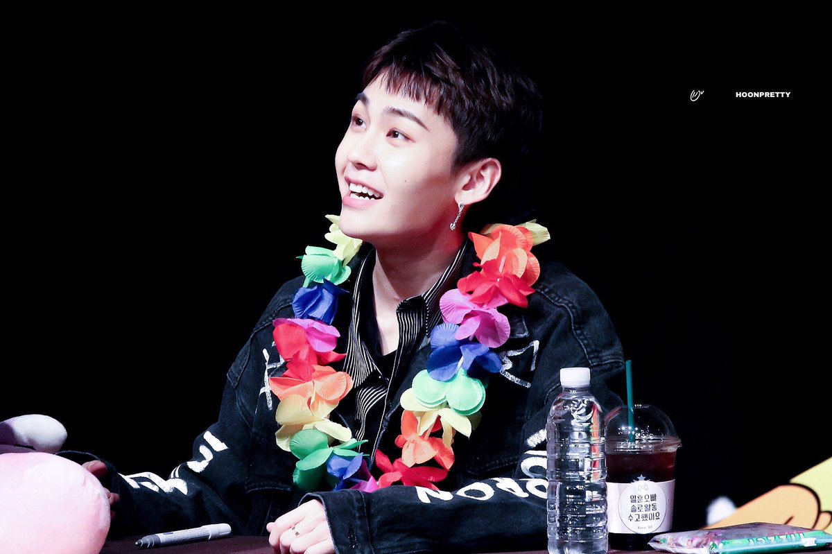 멜로디 볼때 너무 예쁜 표정으로 
바라보는 다정한 일훈💕

#일훈 #정일훈 #비투비 <a href="/BTOB_ILL/">.</a>