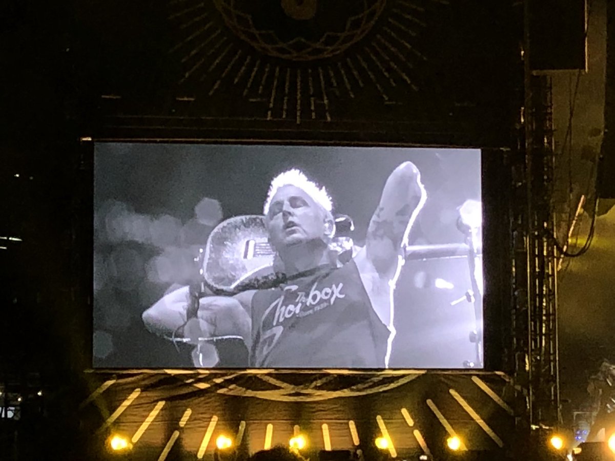 Image: https://pbs.twimg.com/media/DkIb-TUV4AMfAFK.jpg