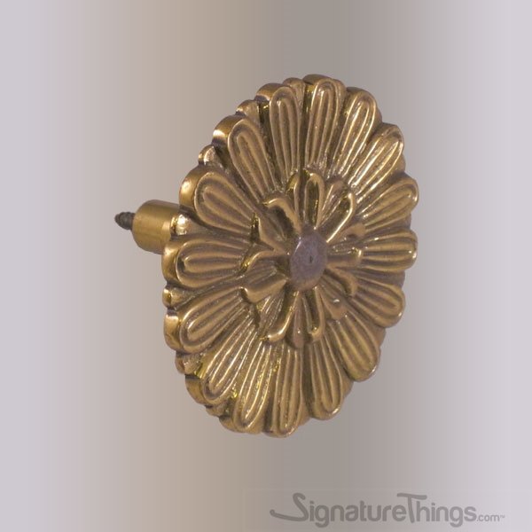Bulk_Zon's tweet photo. Artistically designed solid Brass Sunburst Knobs at https://t.co/94lBBkltwA Now Transform Your Space With a variety of sizes &amp; finishes. Uncompromised quality at an unbeatable price. Comes in 3 ½“Diameter sizes. https://t.co/mpVK5PZYkt 
#bulkzon #cabinetknobs #sunburst #knobs https://t.co/P18CX3ttOI
